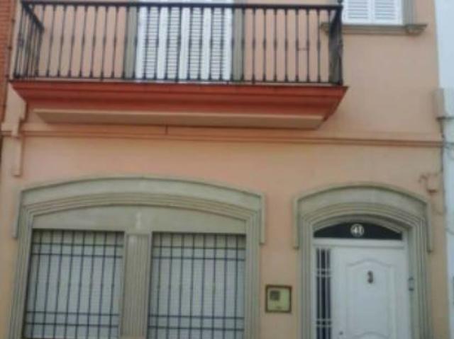 Chalet Adosado situado en Linares
