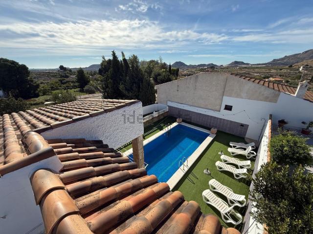 Chalet, Agost