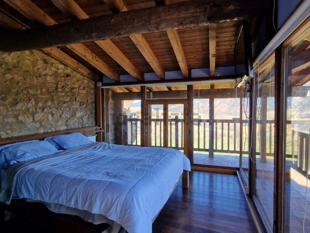 Chalet, Alás i Cerc
