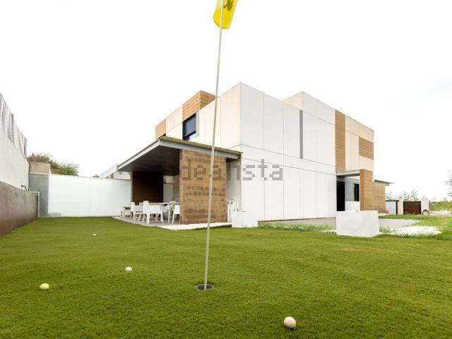 Chalet, Albolote
