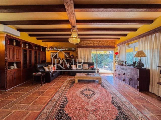 Chalet, Alella