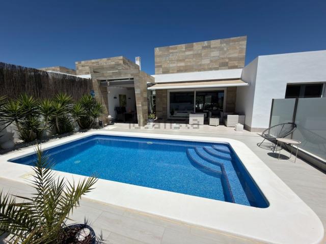 Chalet, Algorfa
