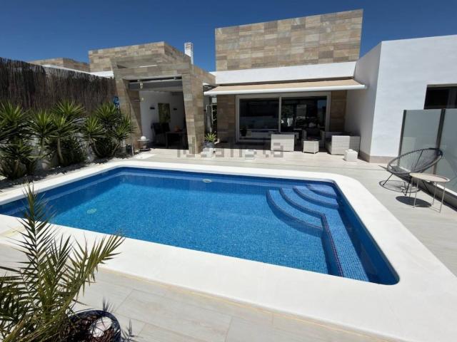 Chalet, Algorfa