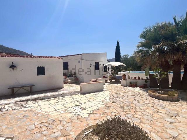 Chalet, Algueña