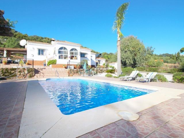 Chalet, Almogía