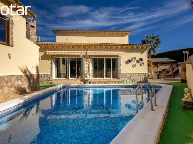 Chalet, Almoradí