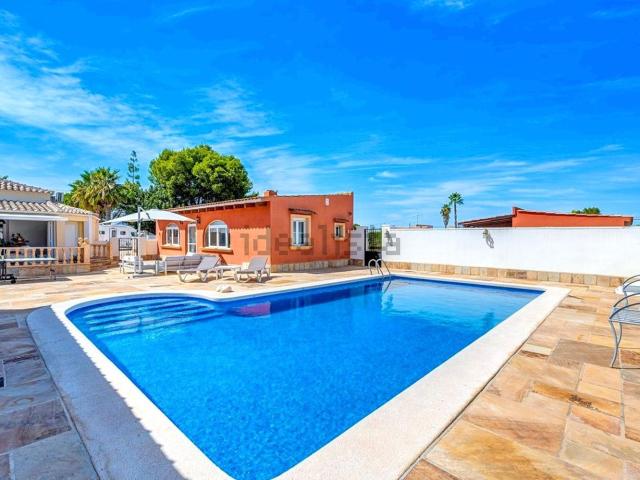 Chalet, Almoradí