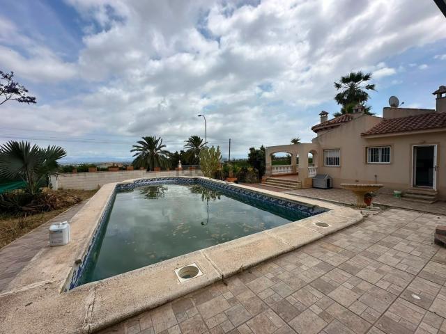 Chalet, Almoradí