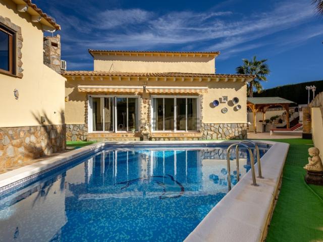 Chalet, Almoradí