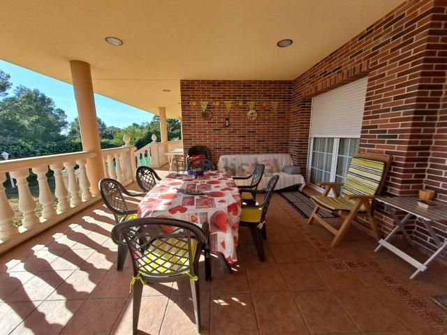 Chalet, Almoster