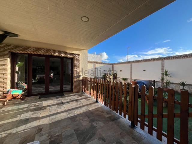 Chalet, Arenas de San Juan