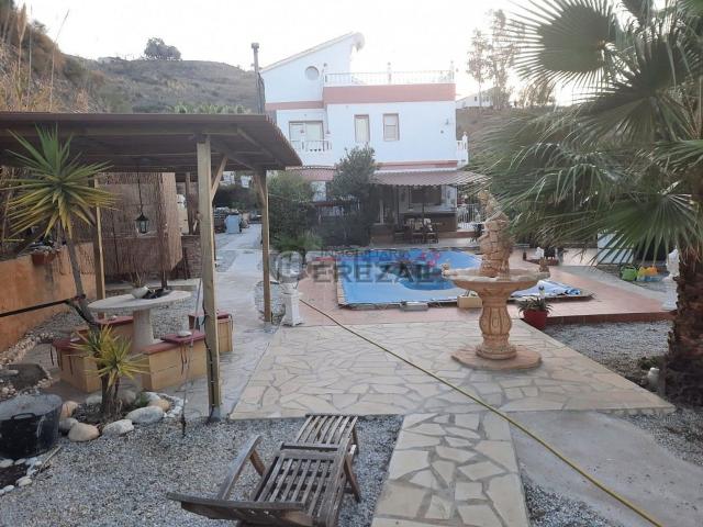 Chalet, Arenas
