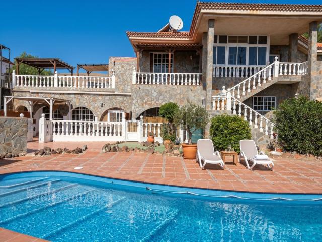 Chalet, Arona