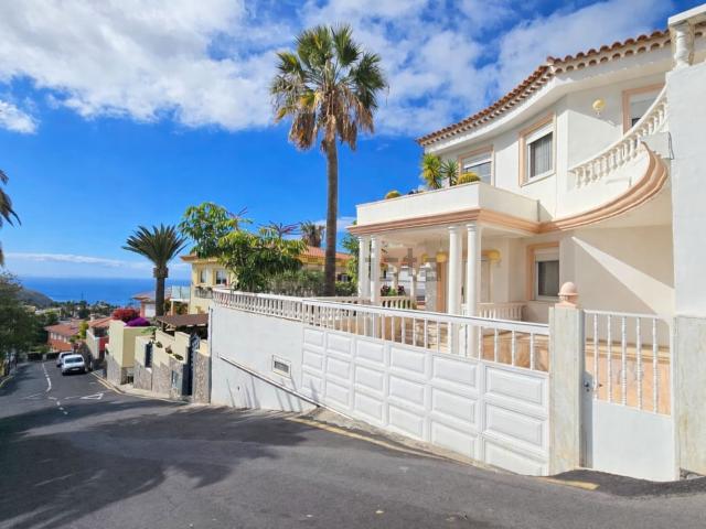 Chalet, Arona