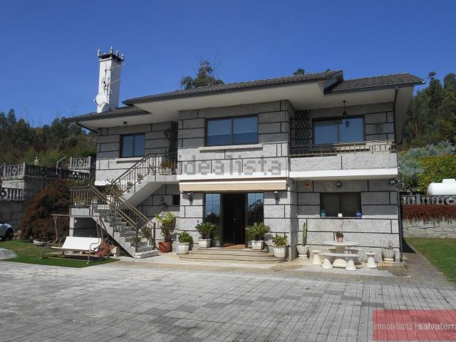Chalet, As Neves