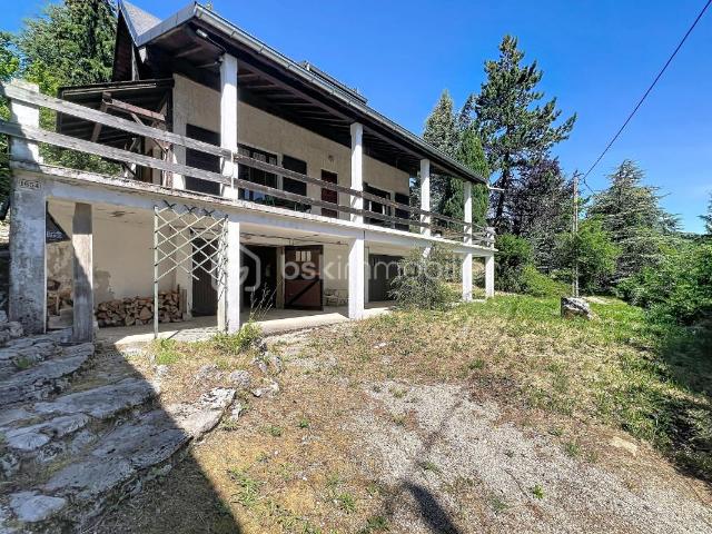 CHALET ATYPIQUE DE 100 M2 TERRAIN 1857 M2 EN CHARTREUSE CALME ET NATURE