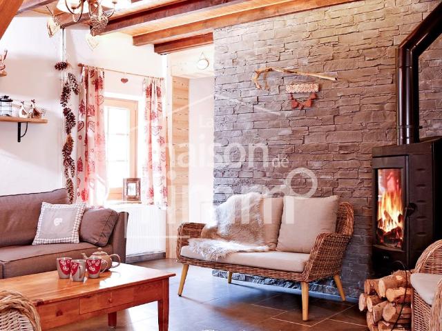 CHALET AUTHENTIQUE CHATEL A VENDRE