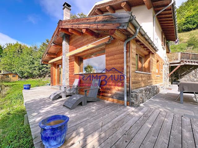 Chalet avec terrasse