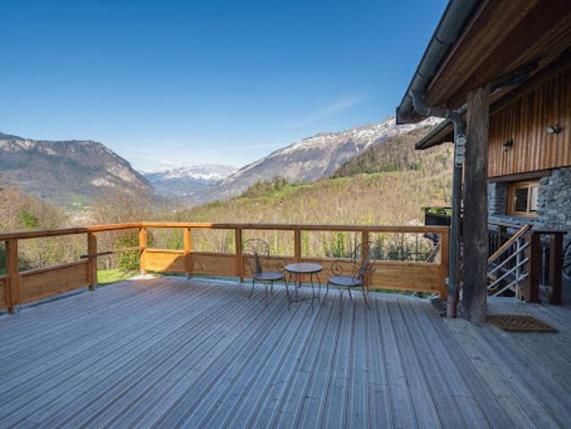 Chalet avec terrasse