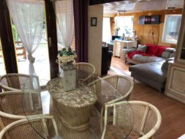 Chalet avec beaux espaces de vie