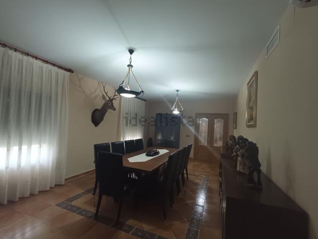 Chalet, Botija