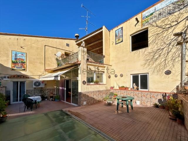Chalet, Borrassá