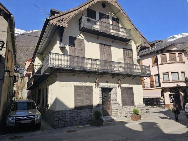 Chalet, Bossóst