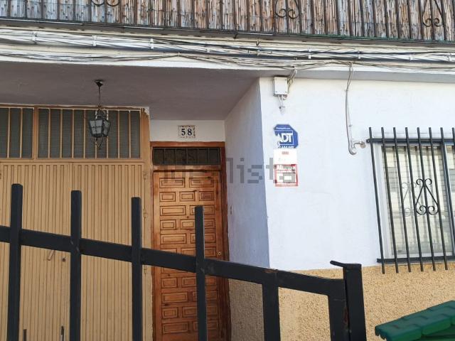 Chalet, Baza