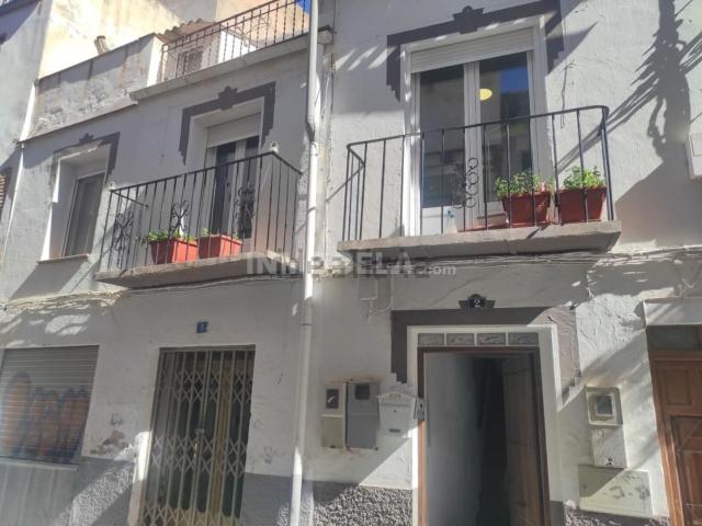 Chalet, Baza