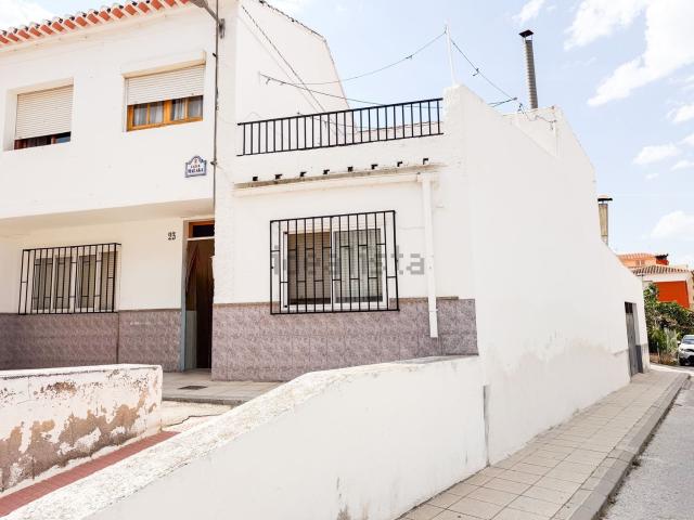 Chalet, Baza