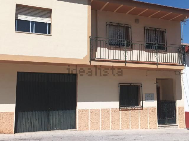 Chalet, Baza