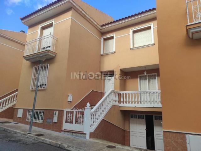 Chalet, Baza