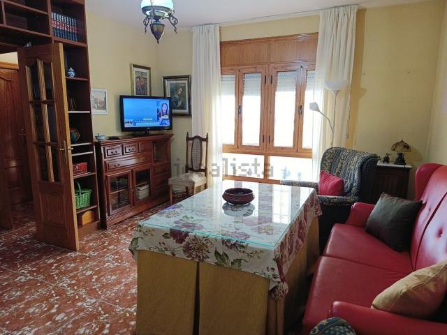 Chalet, Baza