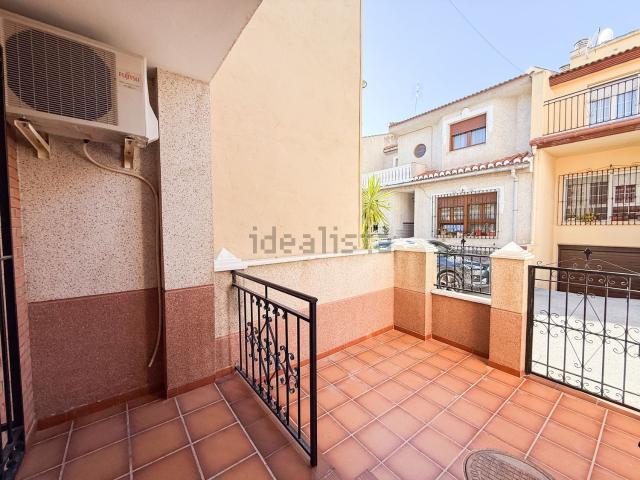 Chalet, Baza