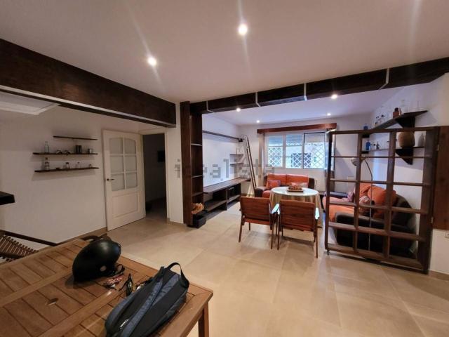 Chalet, Baza