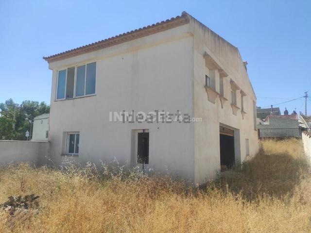 Chalet, Baza