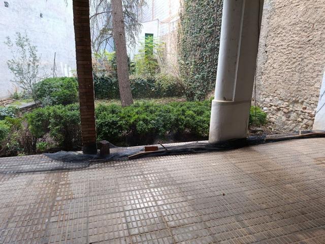 Chalet, Baza