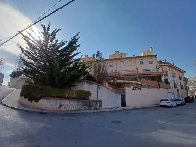 Chalet, Baza