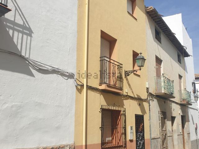 Chalet, Baza