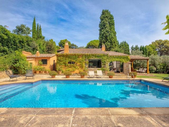 Chalet, Begur