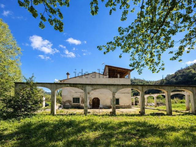 Chalet, Bescanó