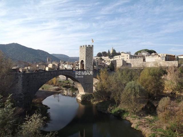 Chalet, Besalú