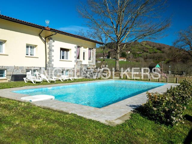 Chalet, Bidania Goiatz
