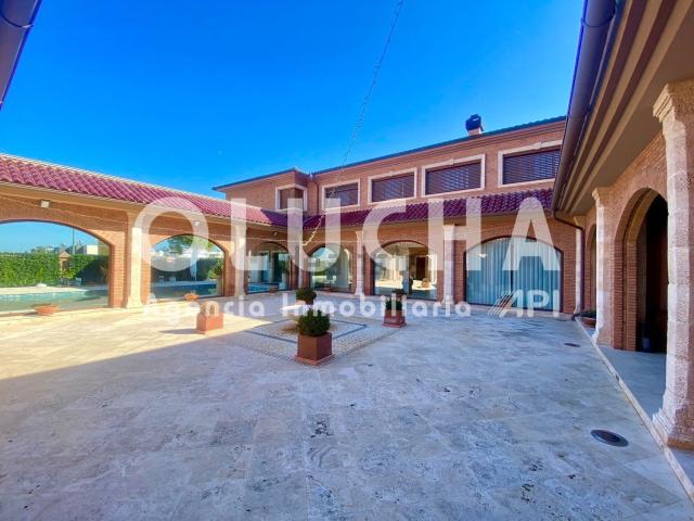 Chalet, Burriana