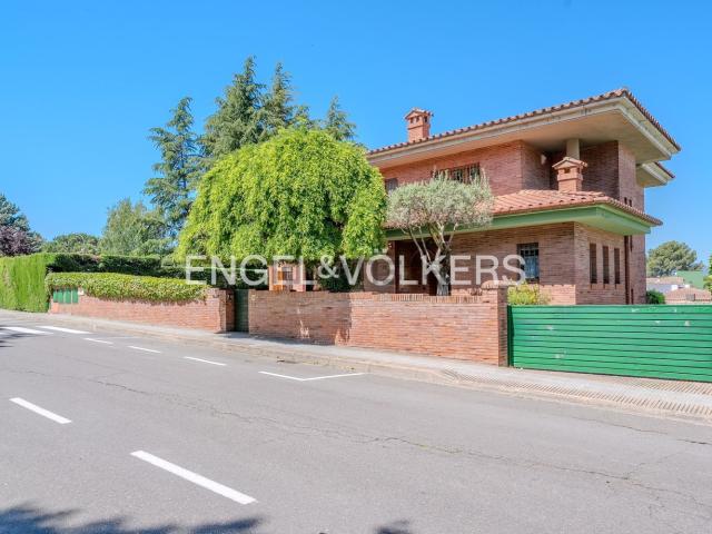 Chalet, Girona