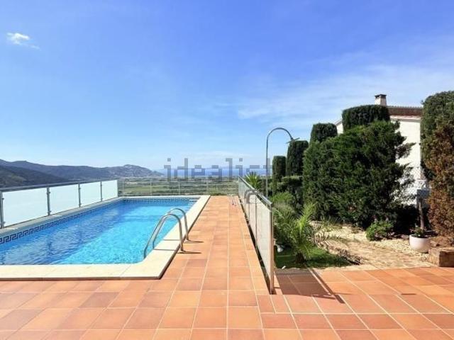 Chalet, Girona