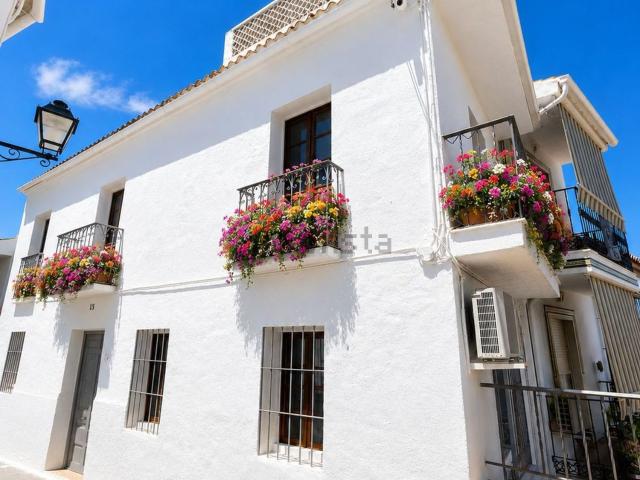 Chalet, Guaro