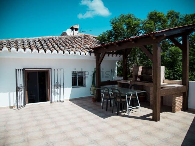 Chalet, Guaro