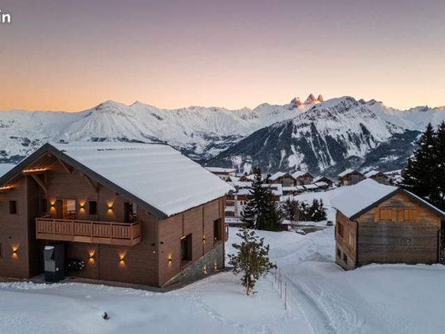 Chalet d’Exception – Vue Panoramique sur les Aiguilles d’Arves – Domaine des Sybelles