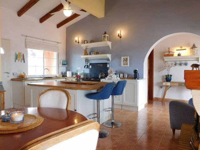 Chalet, Dolores